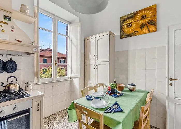 Vatican Oasis - Garden View Balcony & Full Kitchen *