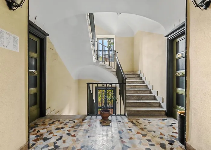Vatican Oasis - Garden View Balcony & Full Kitchen Apartamento *