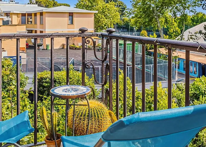 Vatican Oasis - Garden View Balcony & Full Kitchen Apartamento